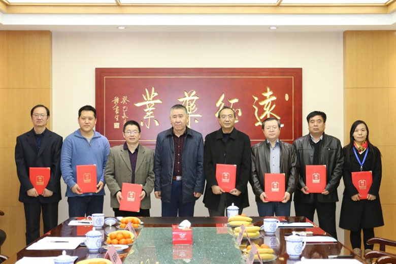 河北省獸藥工程技術(shù)研究中心 第二屆工程技術(shù)委員會(huì)會(huì)議在遠(yuǎn)征藥業(yè)成功召開(kāi)